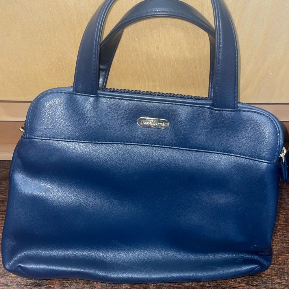 Liz Claiborne Blue Shoulder Bag with Structured Design